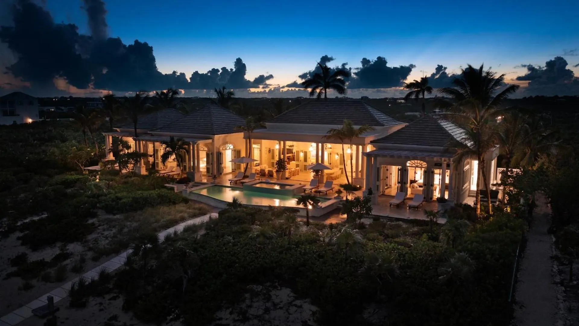 Villa Shambhala 8 Br Long Bay